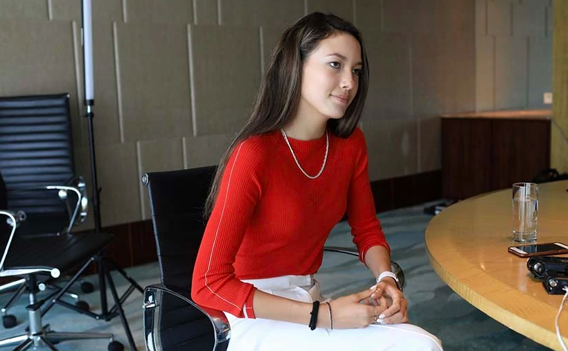 A person sitting at a desk

Description automatically generated with medium confidence