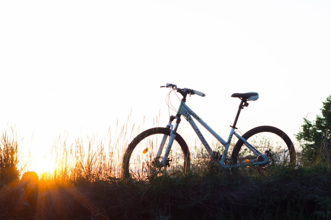 A picture containing bicycle, outdoor, sky, parked

Description automatically generated
