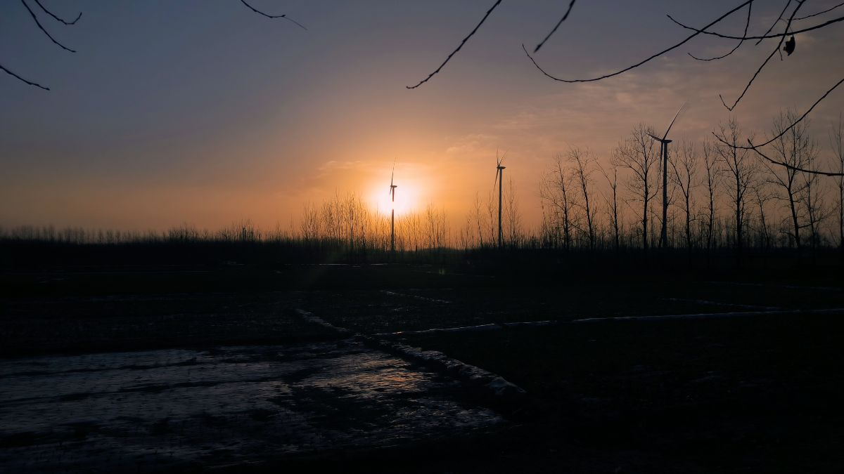 A picture containing sky, outdoor, sunset, lake

Description automatically generated