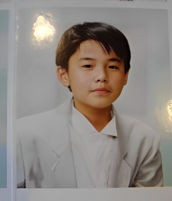 A person in a white shirt

Description automatically generated with medium confidence